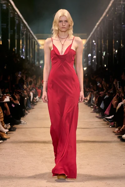 Look 18
